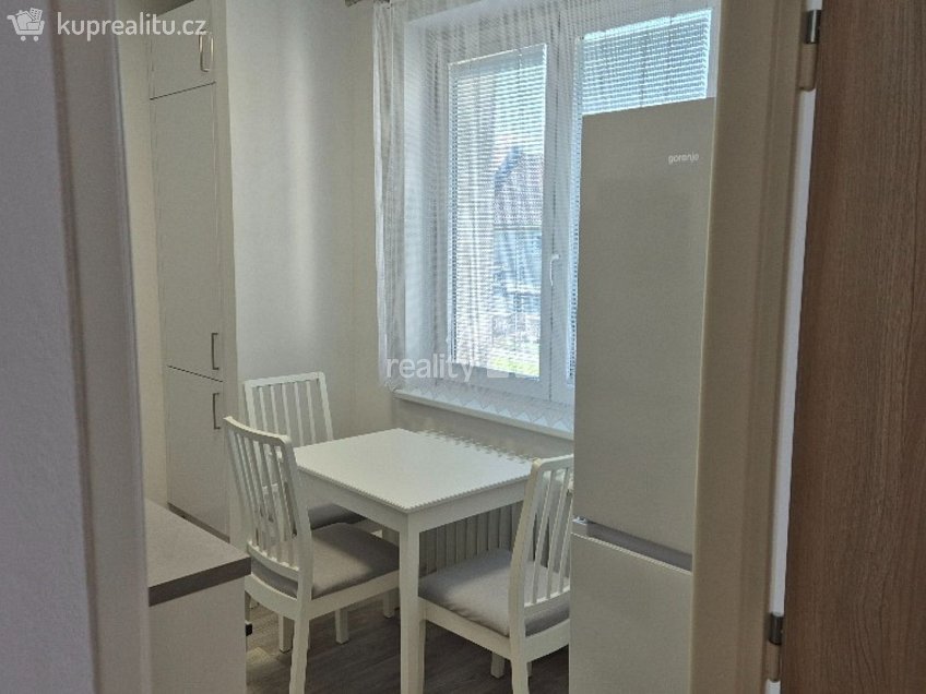 Pronájem bytu 2+1 55 m^2 Severní I, Praha 4 