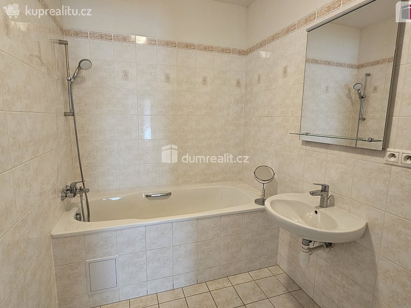 Pronájem bytu 2+kk 48 m^2 Chotěšovská, Praha 18 