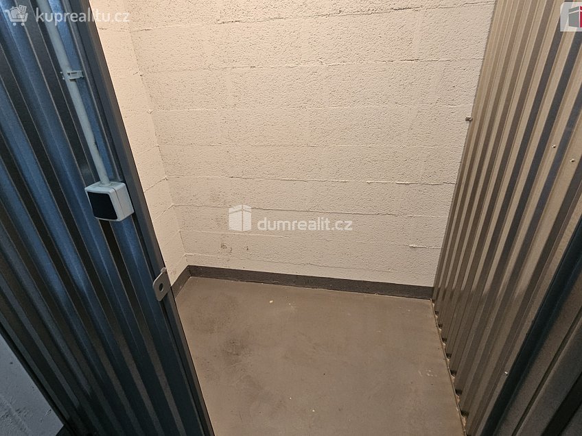 Pronájem bytu 2+kk 48 m^2 Chotěšovská, Praha 18 