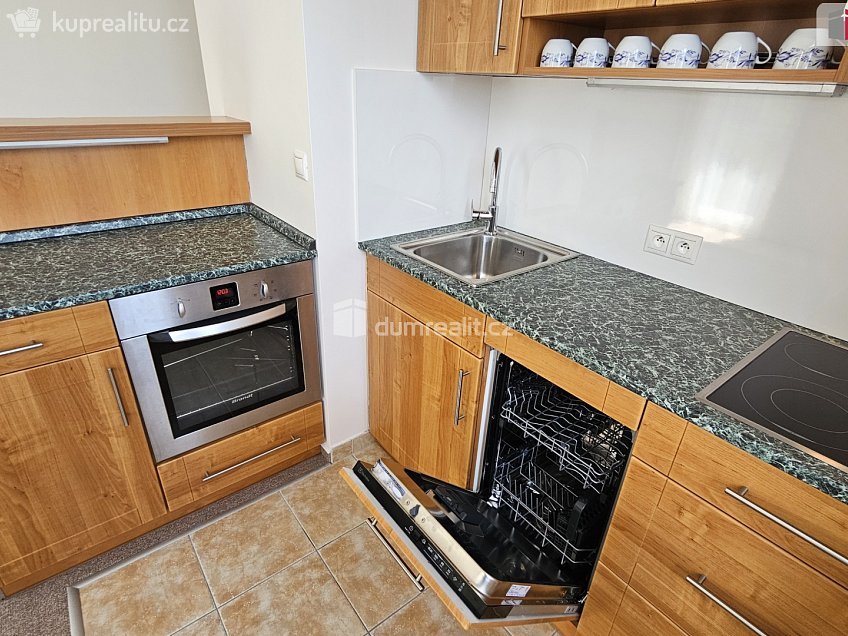 Pronájem bytu 2+kk 48 m^2 Chotěšovská, Praha 18 