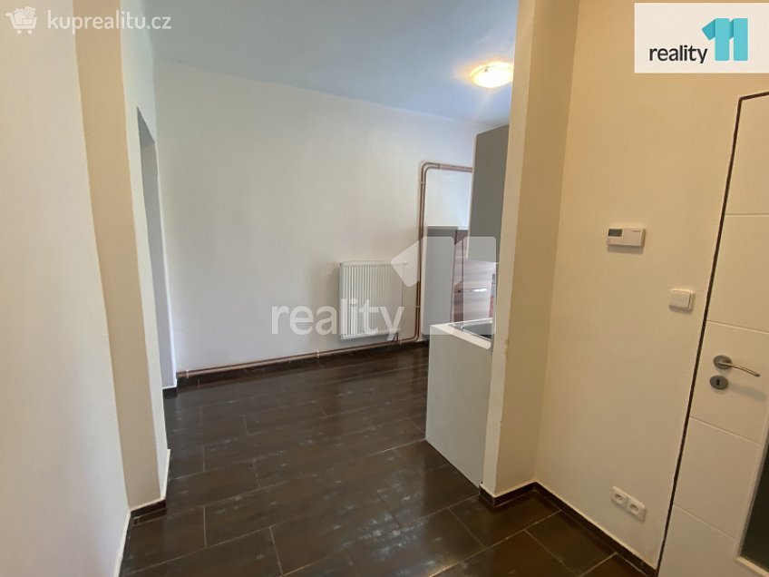 Pronájem bytu 1+1 35 m^2 Palackého, Dobřany 