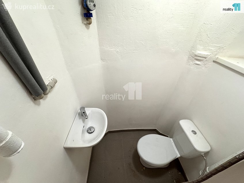 Pronájem bytu 2+kk 45 m^2 Biskupcova, Praha 3 