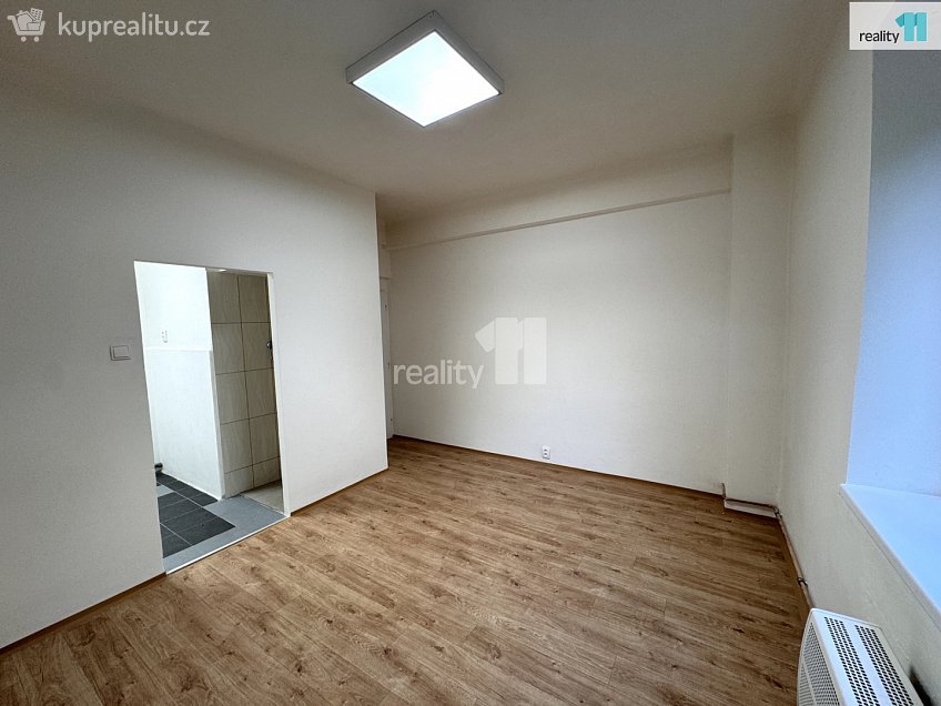 Pronájem bytu 2+kk 45 m^2 Biskupcova, Praha 3 
