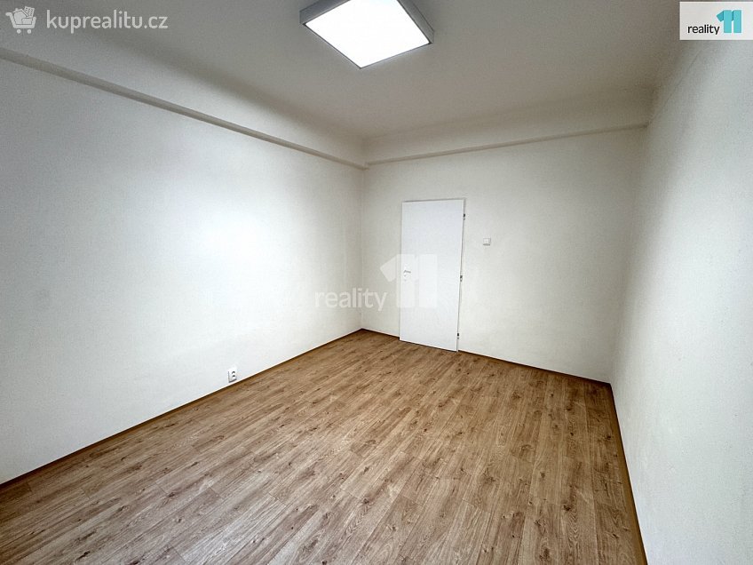 Pronájem bytu 2+kk 45 m^2 Biskupcova, Praha 3 