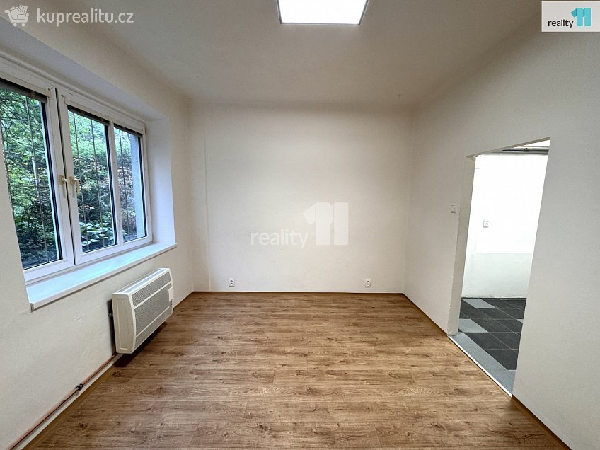 Pronájem bytu 2+kk 45 m^2 Biskupcova, Praha 3 