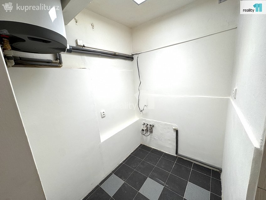 Pronájem bytu 2+kk 45 m^2 Biskupcova, Praha 3 