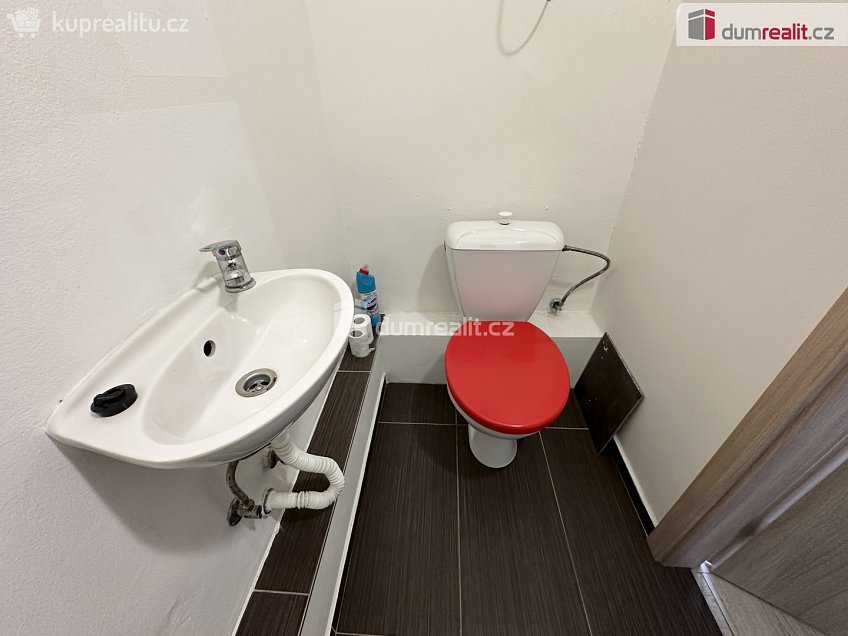 Pronájem bytu 1+1 53 m^2 Pražská, Bystřany 