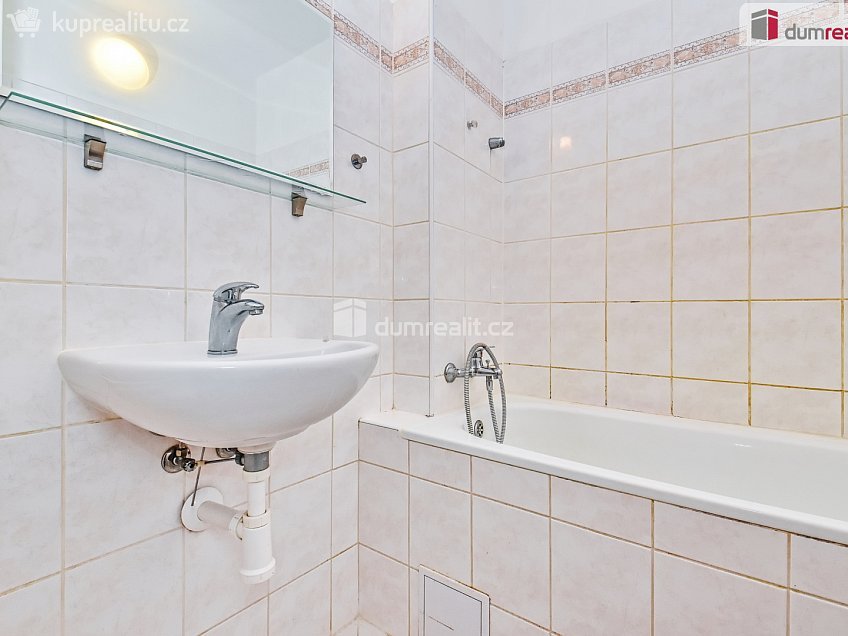 Prodej bytu 1+kk 40 m^2 Bohumínská, Praha 18 