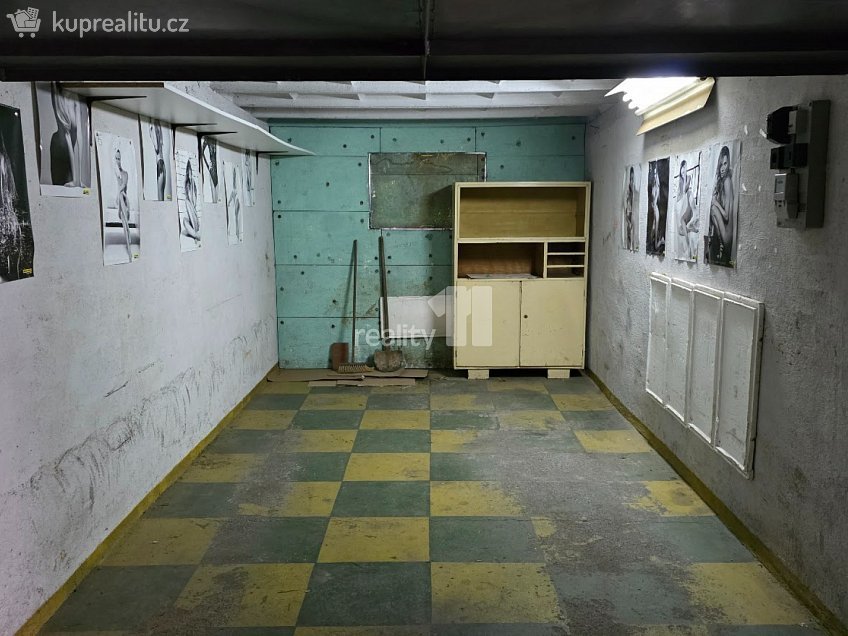 Pronájem  garáže 20 m^2 Nad Dalmatinkou, Plzeň 