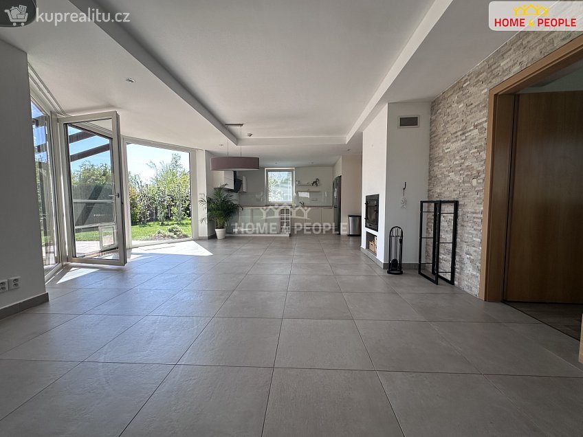 Pronájem  rodinného domu 185 m^2 Dolany, Dolany 