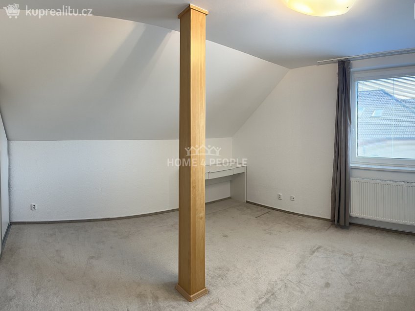 Pronájem  rodinného domu 185 m^2 Dolany, Dolany 