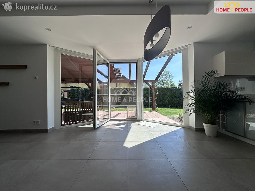 Pronájem  rodinného domu 185 m^2 Dolany, Dolany 