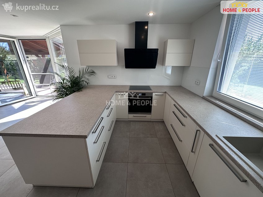 Pronájem  rodinného domu 185 m^2 Dolany, Dolany 