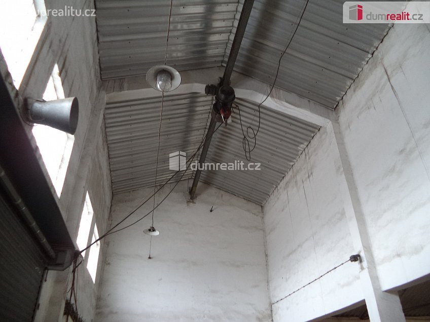 Pronájem  výrobních prostor 704 m^2 Výškovická, Ostrava 