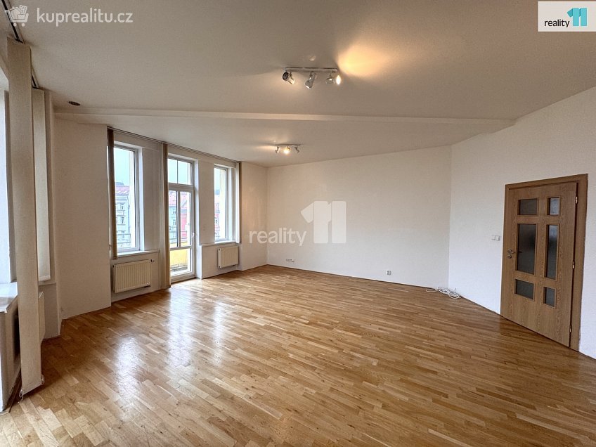 Pronájem bytu 2+kk 82 m^2 Kolbenova, Praha 9 