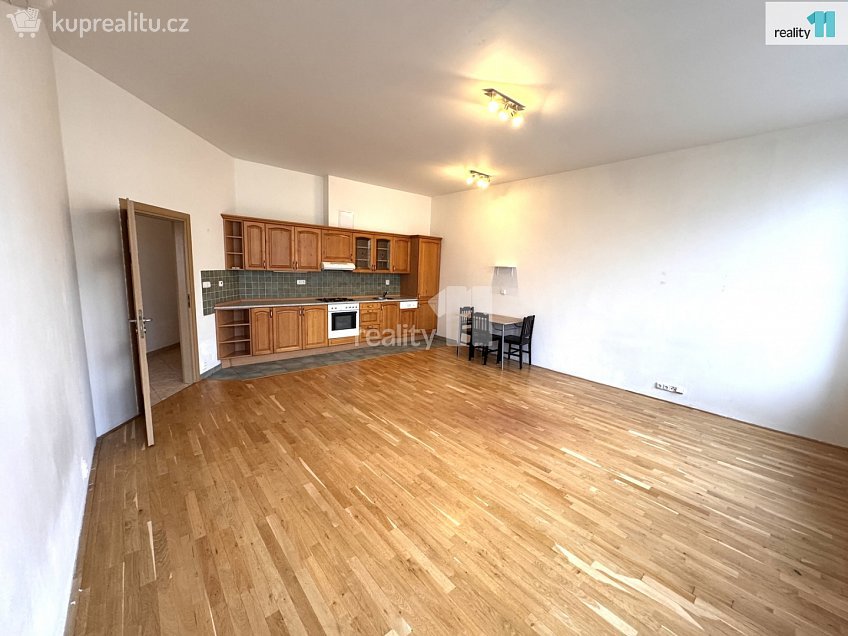 Pronájem bytu 2+kk 82 m^2 Kolbenova, Praha 9 
