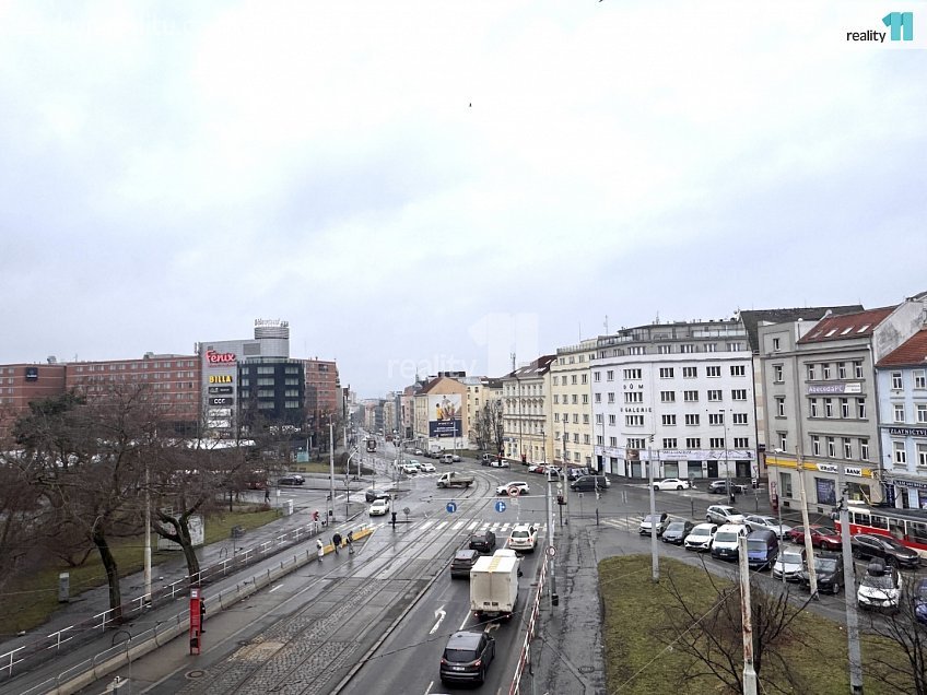 Pronájem bytu 2+kk 87 m^2 Kolbenova, Praha 9 