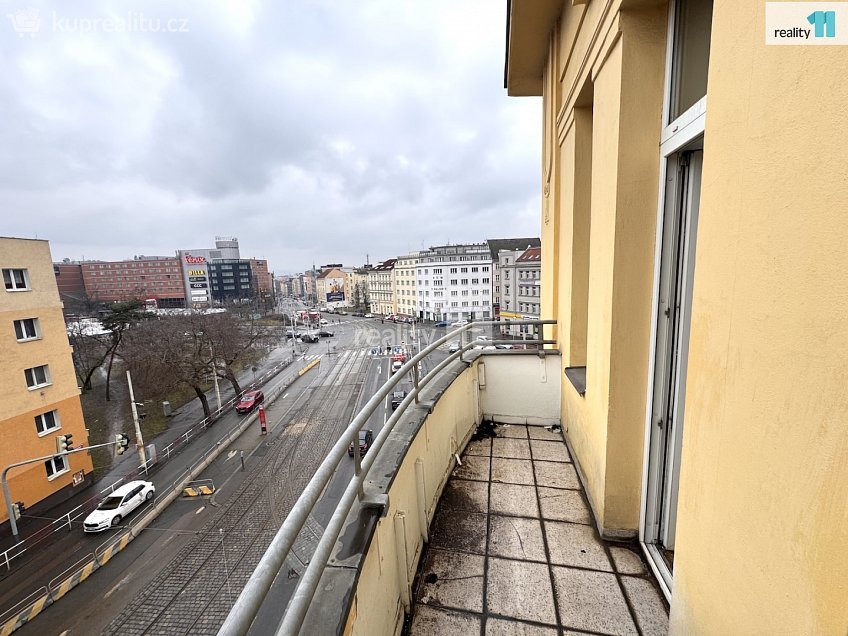 Pronájem bytu 2+kk 87 m^2 Kolbenova, Praha 9 