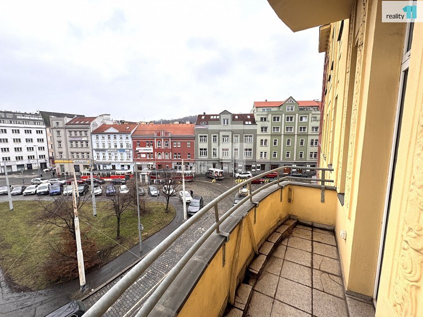 Pronájem bytu 2+kk 87 m^2 Kolbenova, Praha 9 
