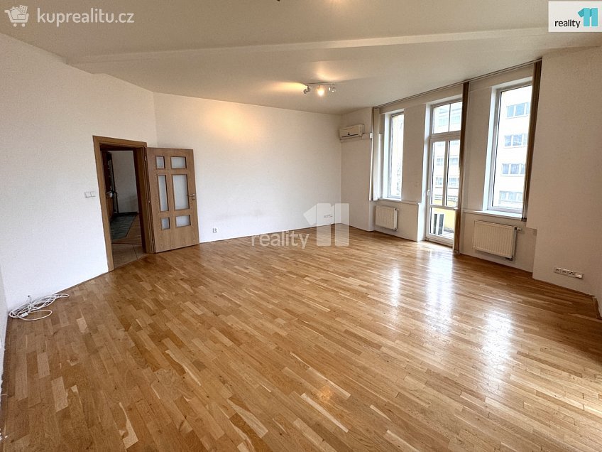 Pronájem bytu 2+kk 87 m^2 Kolbenova, Praha 9 