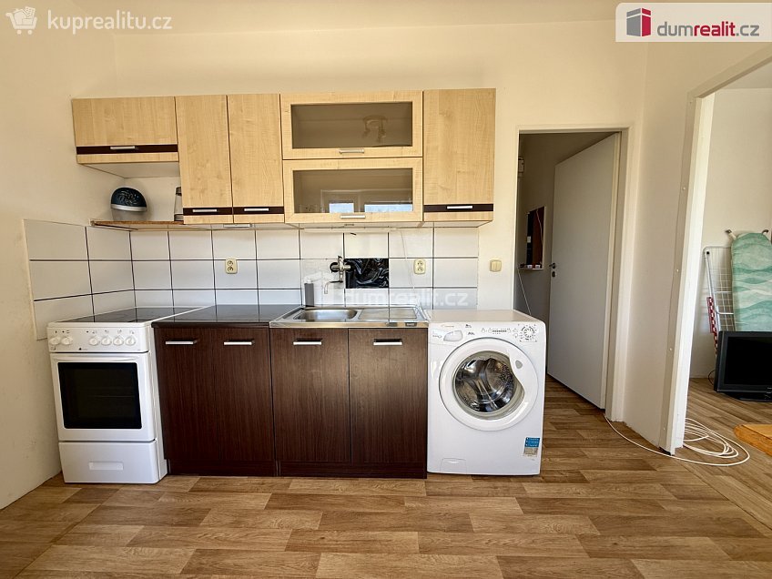 Pronájem bytu 1+1 40 m^2 Mirotická, Praha 4 