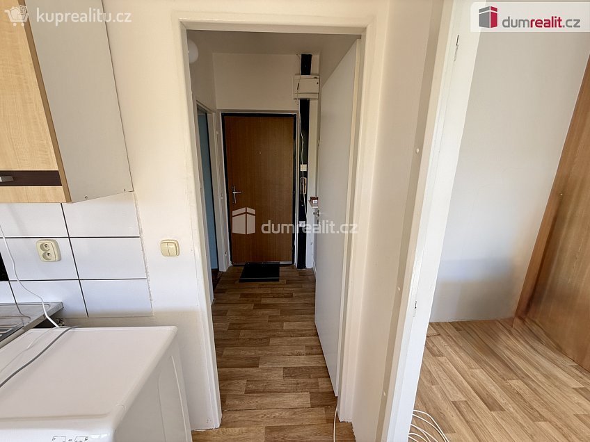 Pronájem bytu 1+1 40 m^2 Mirotická, Praha 4 