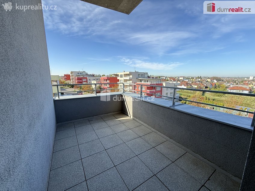 Pronájem bytu 3+kk 79 m^2 Přeučilova, Praha 13 