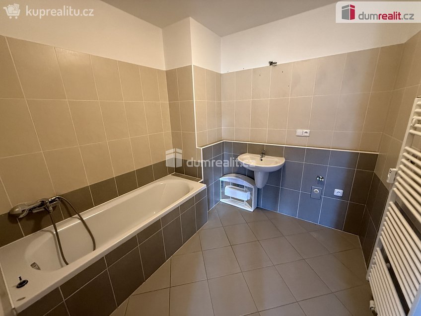 Pronájem bytu 3+kk 79 m^2 Přeučilova, Praha 13 