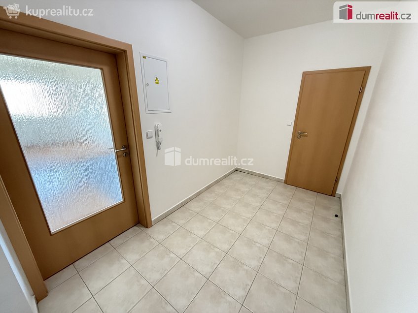 Pronájem bytu 3+kk 79 m^2 Přeučilova, Praha 13 