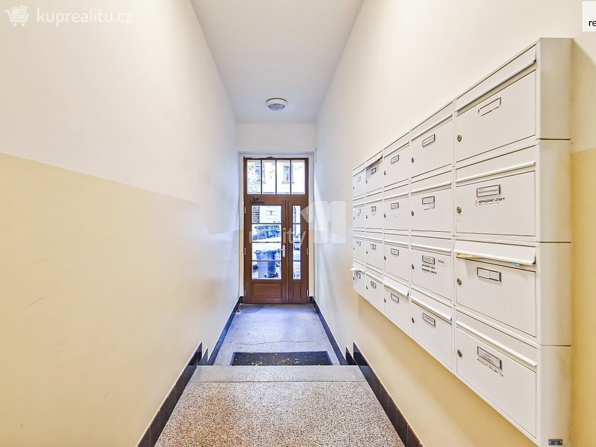 Prodej bytu 2+kk 37 m^2 Zoubkova, Praha 5 