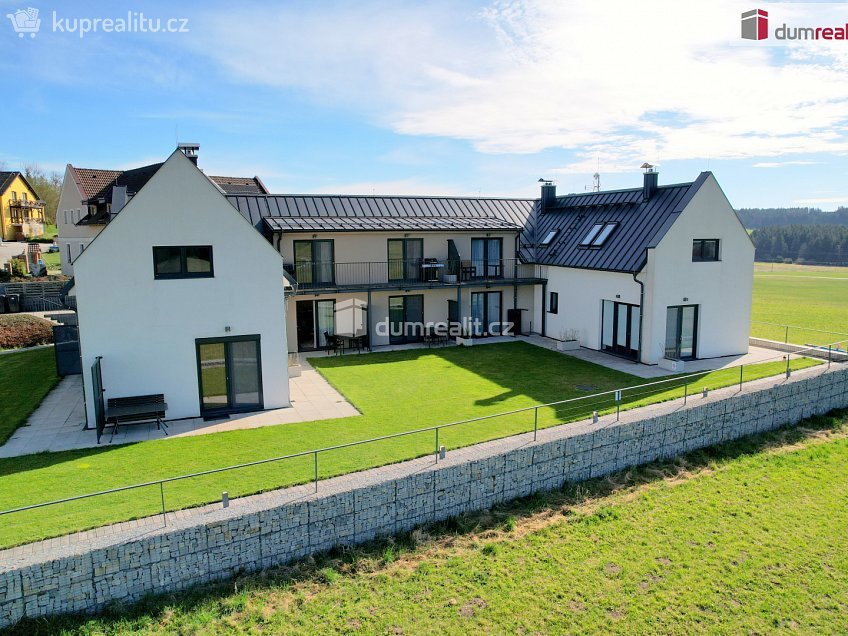 Prodej bytu 1+kk 47 m^2 Frymburk, Frymburk 