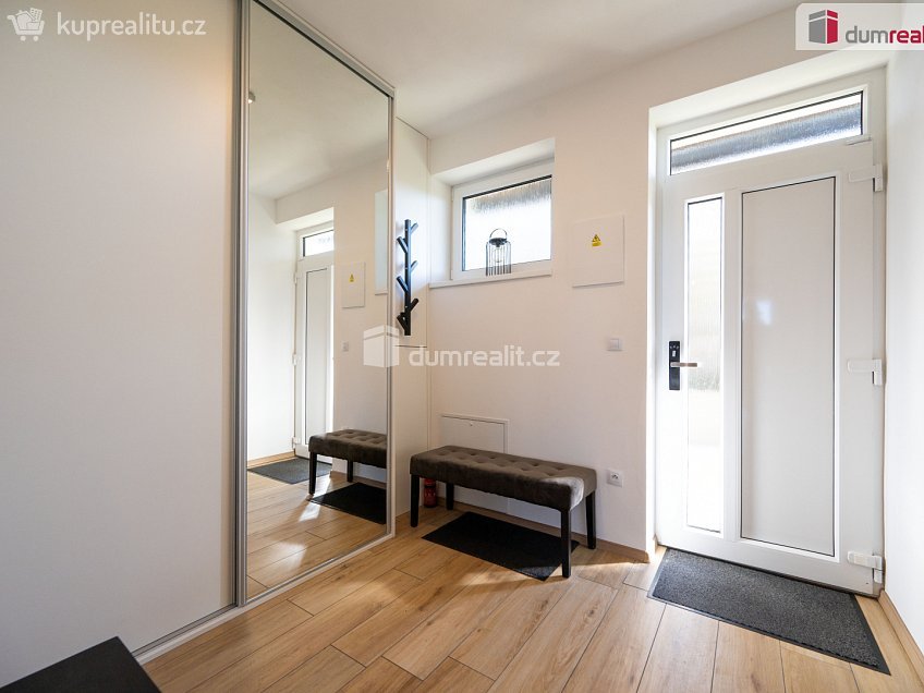 Prodej bytu 1+kk 47 m^2 Frymburk, Frymburk 