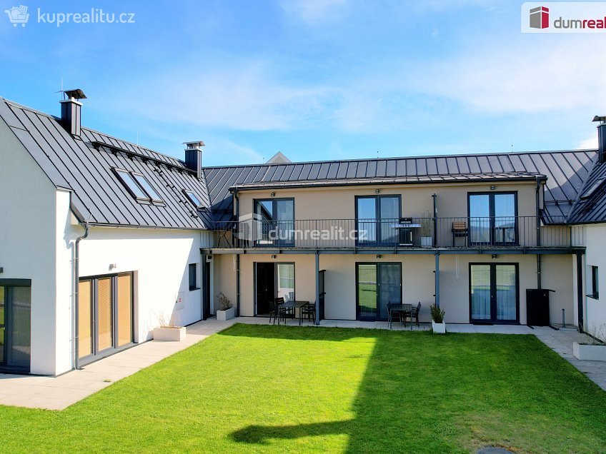 Prodej bytu 1+kk 47 m^2 Frymburk, Frymburk 