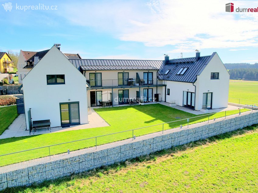 Prodej bytu 1+kk 47 m^2 Frymburk, Frymburk 