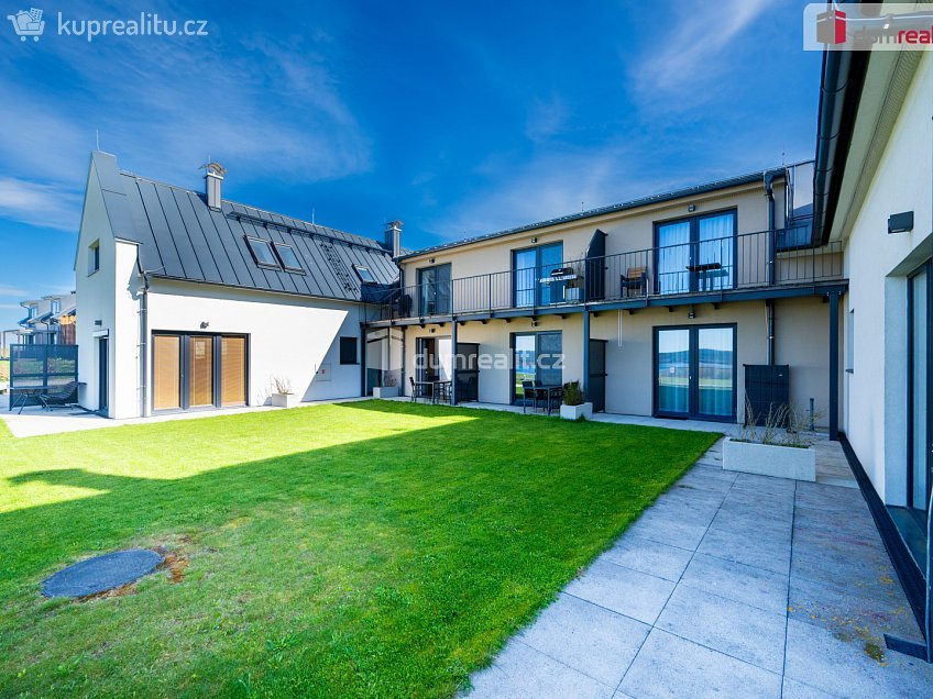 Prodej bytu 1+kk 47 m^2 Frymburk, Frymburk 