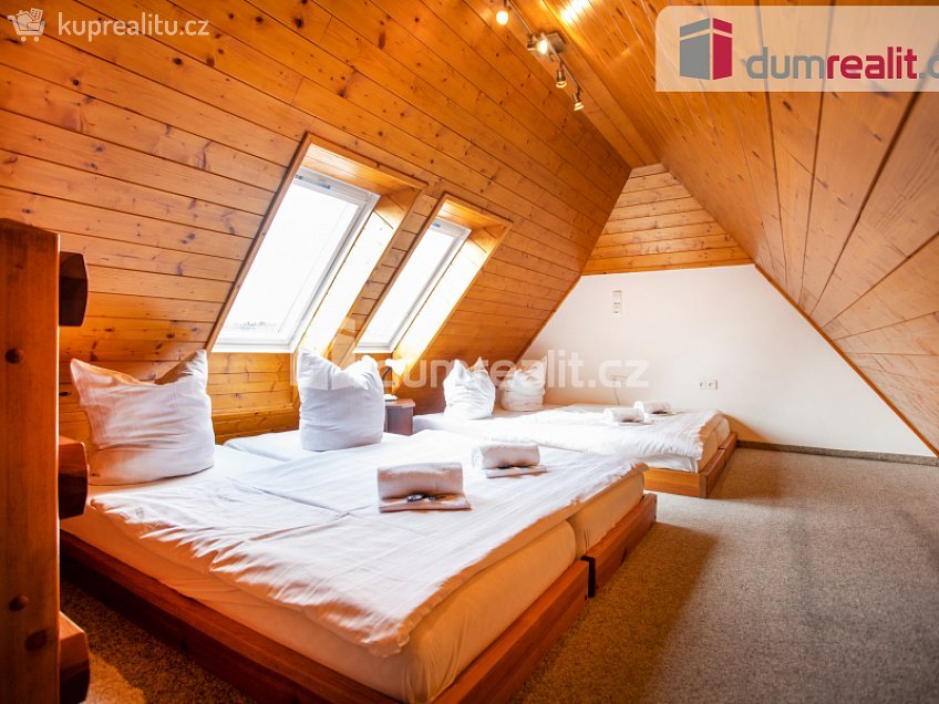 Prodej  ubytovacího zařízení 1320 m^2 Horní Planá, Horní Planá 