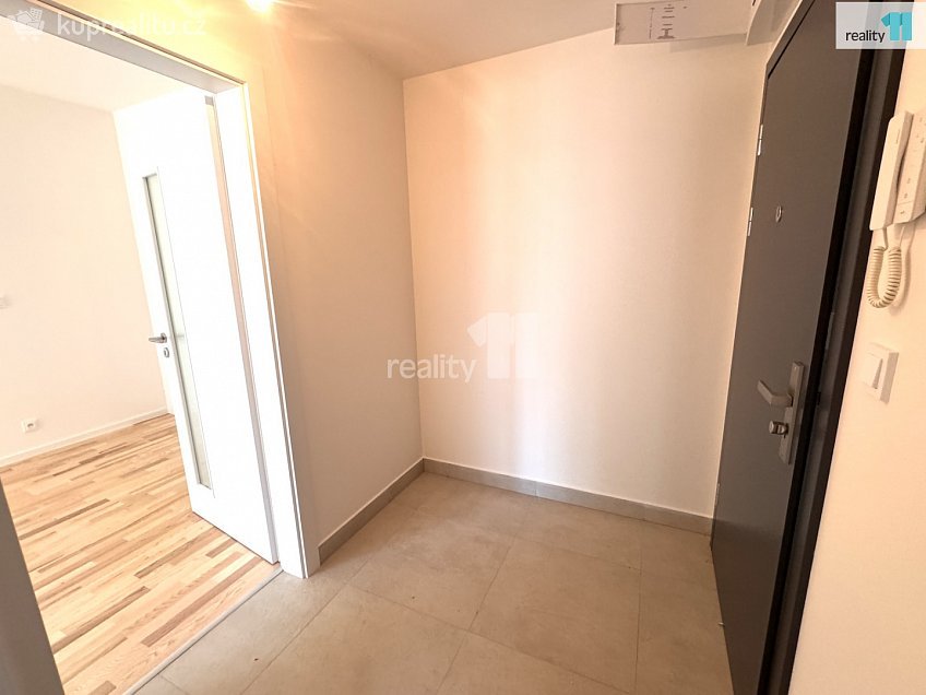 Pronájem bytu 1+kk 32 m^2 Pražská, Dobřichovice 