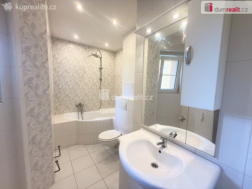 Pronájem bytu 2+kk 43 m^2 Palachova, Ústí nad Labem 