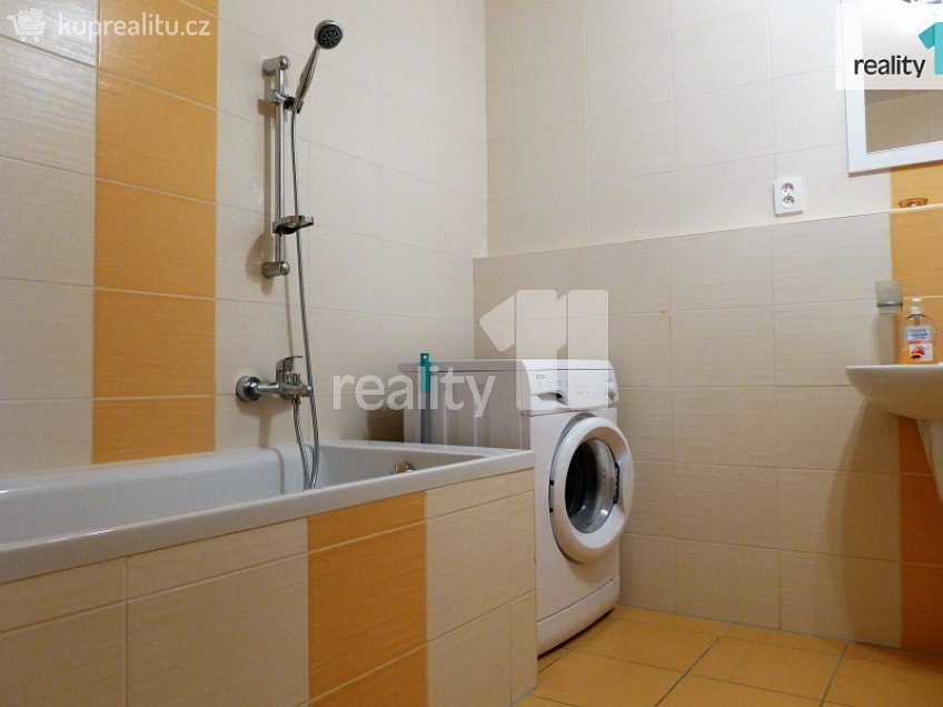 Pronájem bytu 1+1 50 m^2 Spálená, Karlovy Vary 