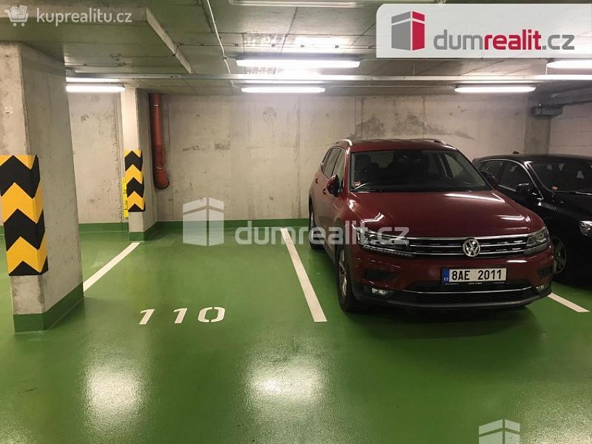 Pronájem  garáže 18 m^2 Škrábkových, Praha 18 