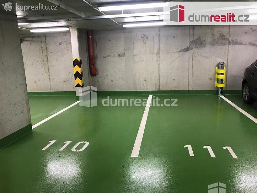 Pronájem  garáže 18 m^2 Škrábkových, Praha 18 