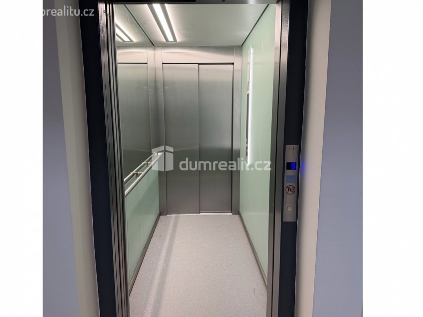 Pronájem bytu 2+kk 48 m^2 Rolavská, Karlovy Vary 