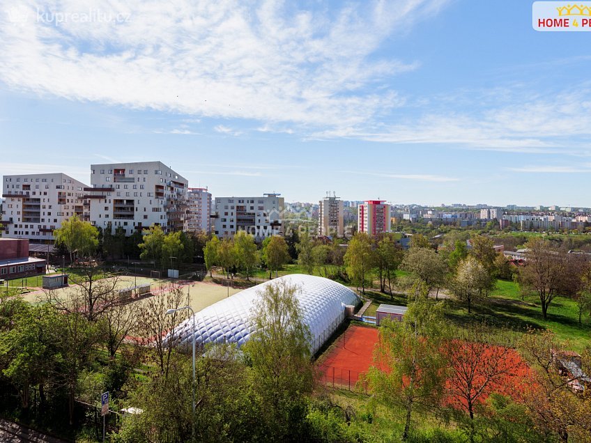 Pronájem bytu 2+kk 45 m^2 Na vinobraní, Praha 10 