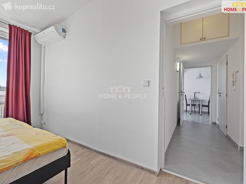 Pronájem bytu 2+kk 45 m^2 Na vinobraní, Praha 10 