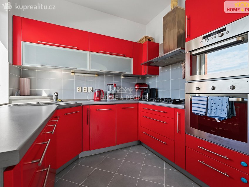 Pronájem bytu 2+kk 45 m^2 Na vinobraní, Praha 10 