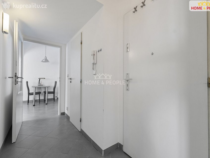 Pronájem bytu 2+kk 45 m^2 Na vinobraní, Praha 10 