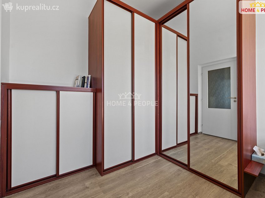 Pronájem bytu 2+kk 45 m^2 Na vinobraní, Praha 10 