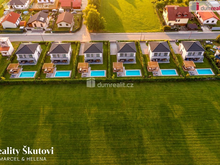 Prodej  stavebního pozemku 600 m^2 Bezděkov, Bezděkov 