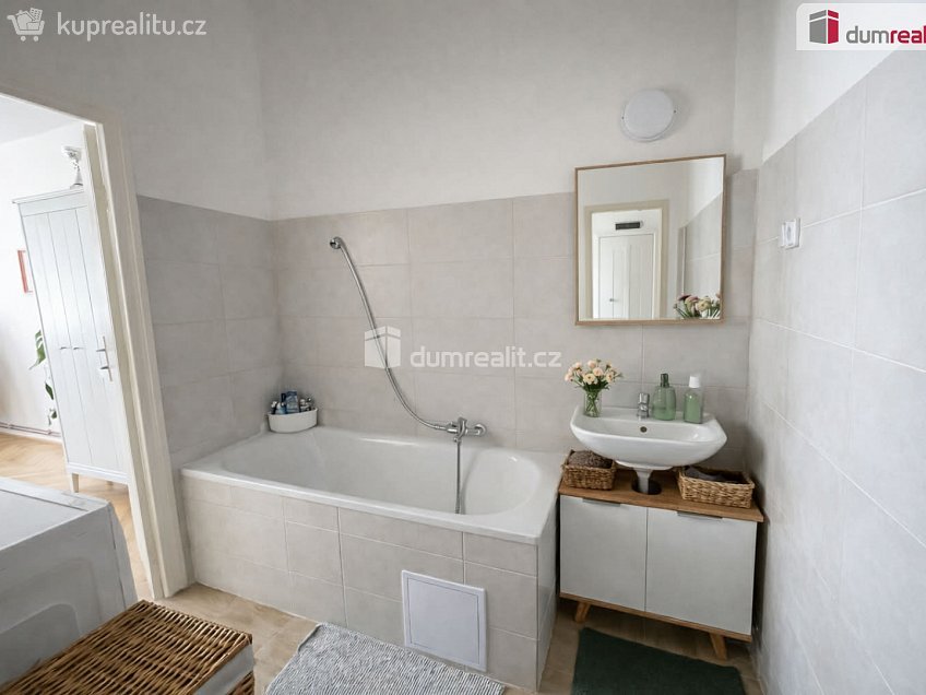 Pronájem bytu 3+1 84 m^2 Holečkova, Praha 5 