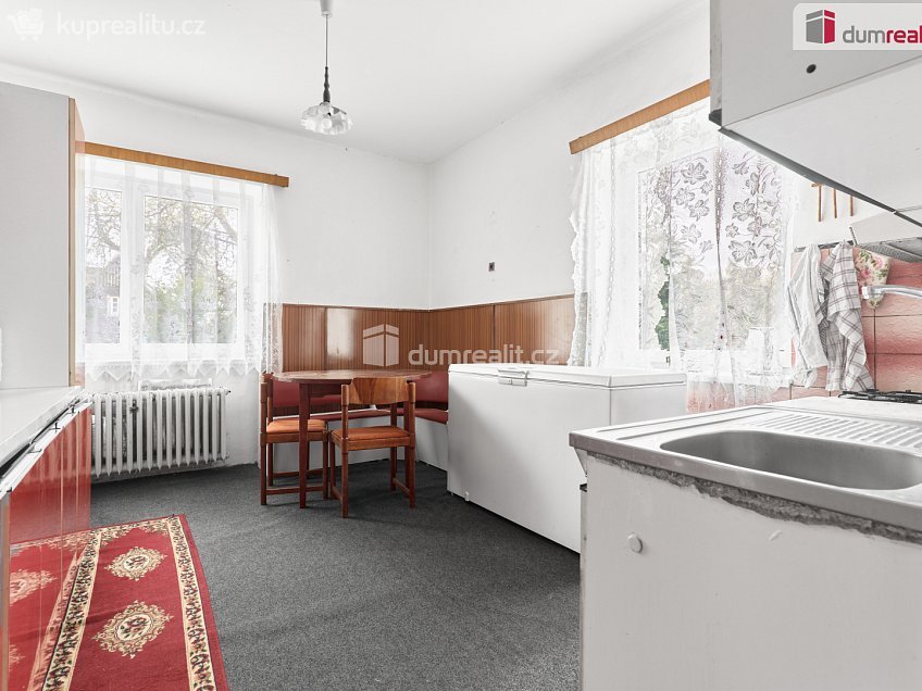 Prodej  rodinného domu 923 m^2 Plesná, Plesná 